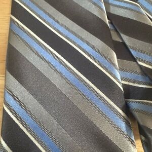 Claiborne Mens Necktie Tie 100% Silk Blue Grey Striped